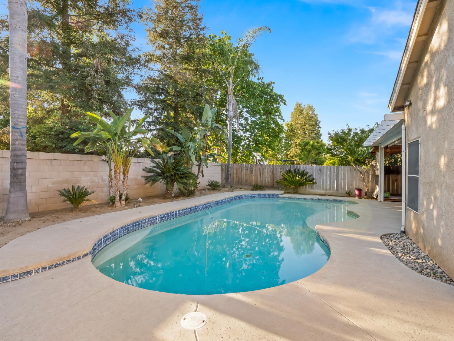 852 N Cherry Ln, Clovis, CA 93611