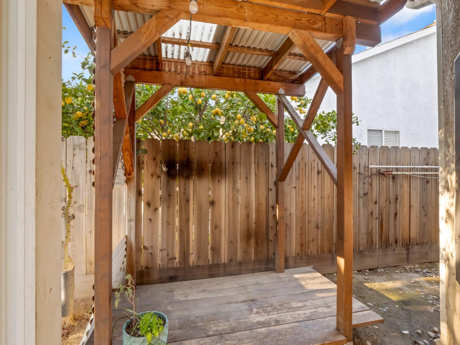 852 N Cherry Ln, Clovis, CA 93611