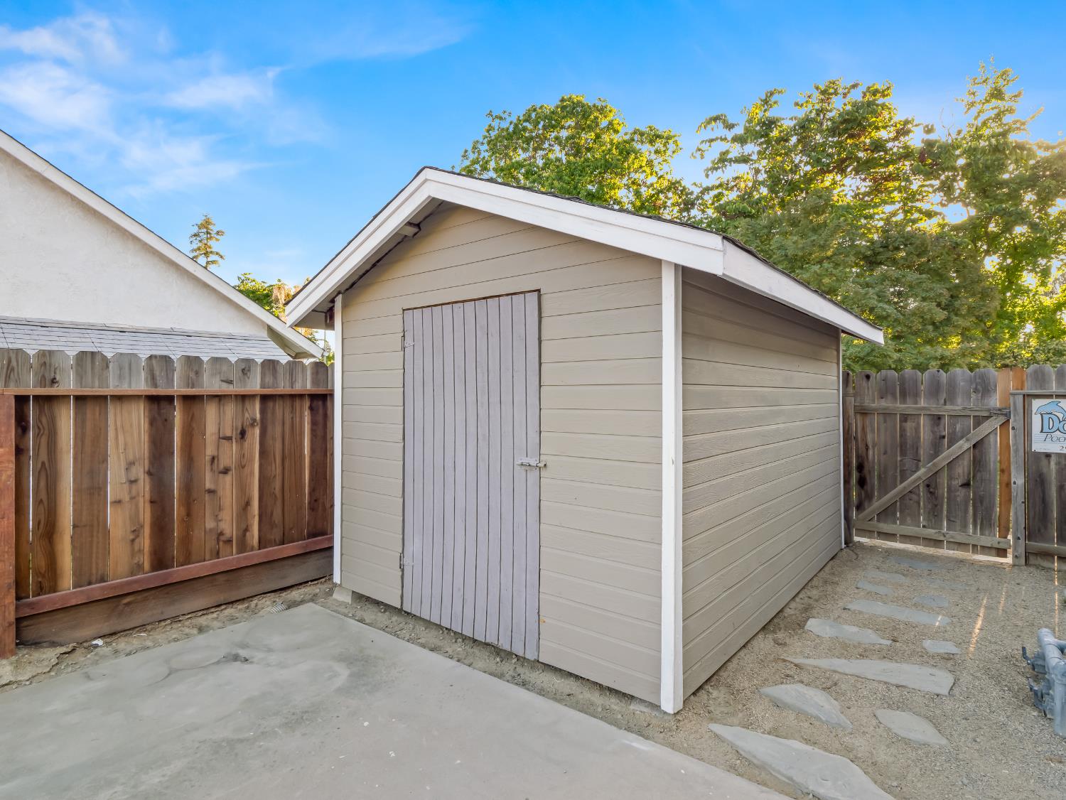 852 N Cherry Ln, Clovis, CA 93611