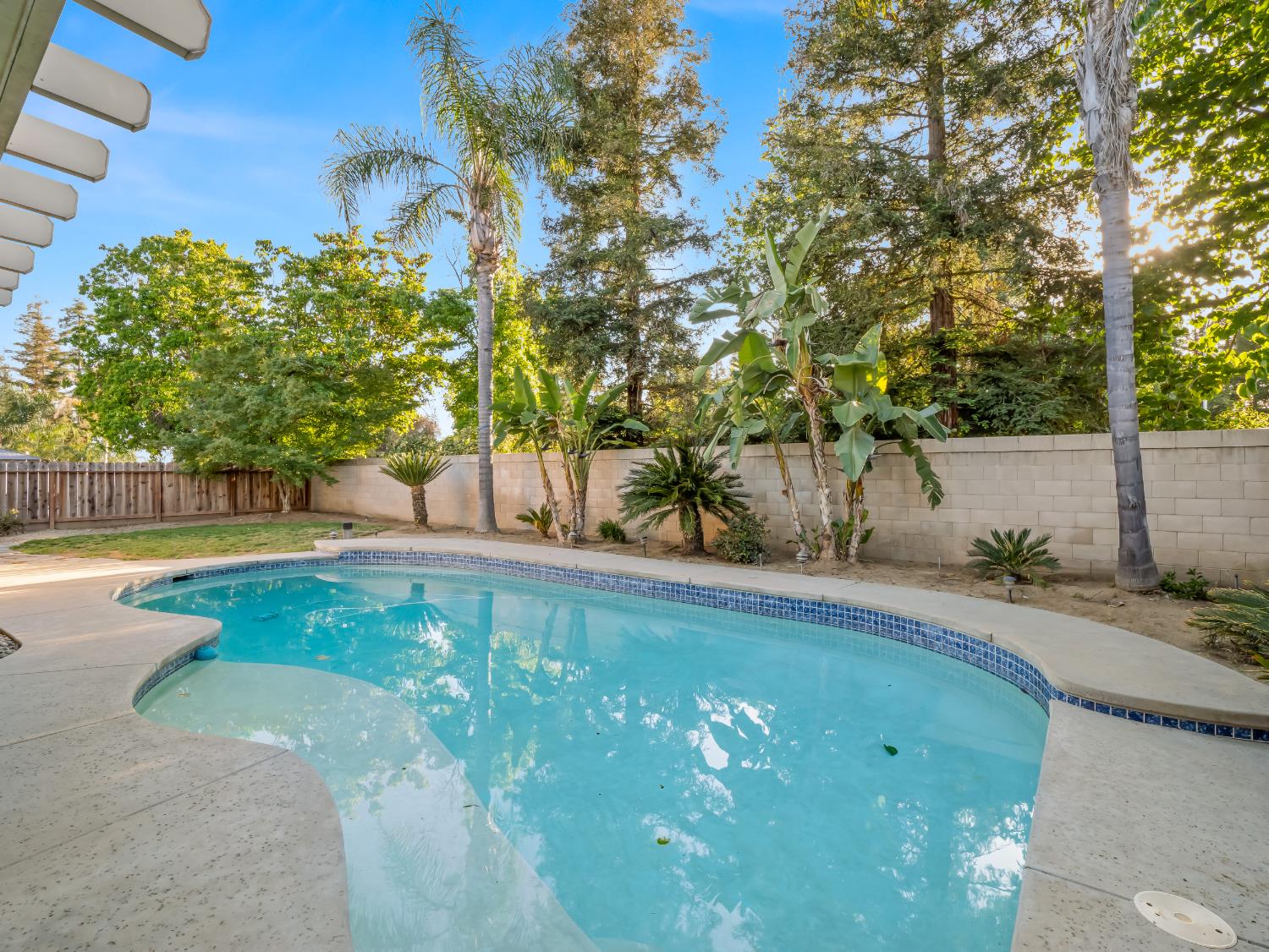 852 N Cherry Ln, Clovis, CA 93611