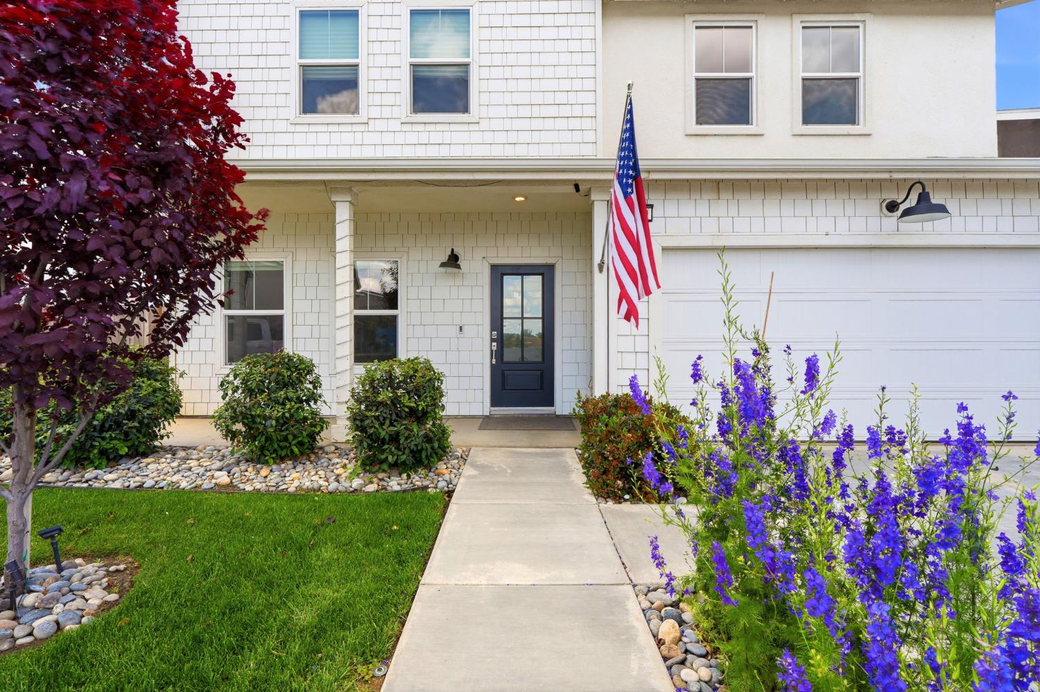 2429 W Claridge Way, Hanford, CA 93230