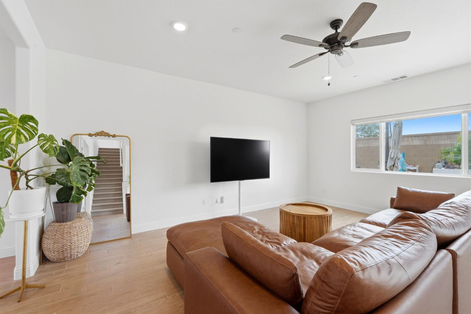 2429 W Claridge Way, Hanford, CA 93230