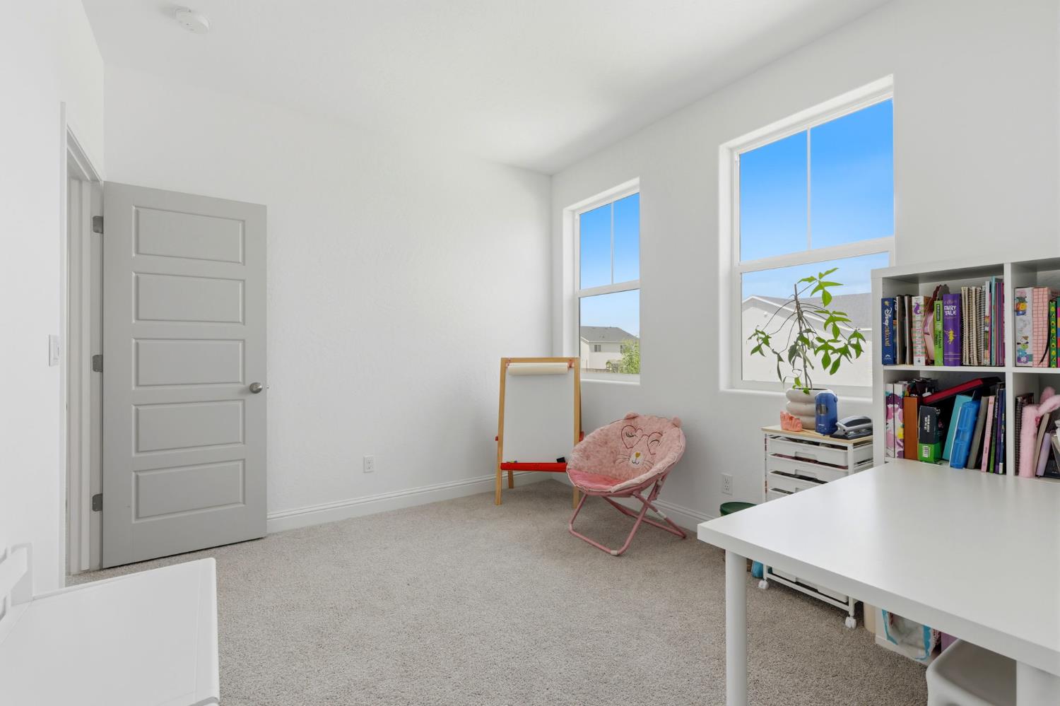 2429 W Claridge Way, Hanford, CA 93230