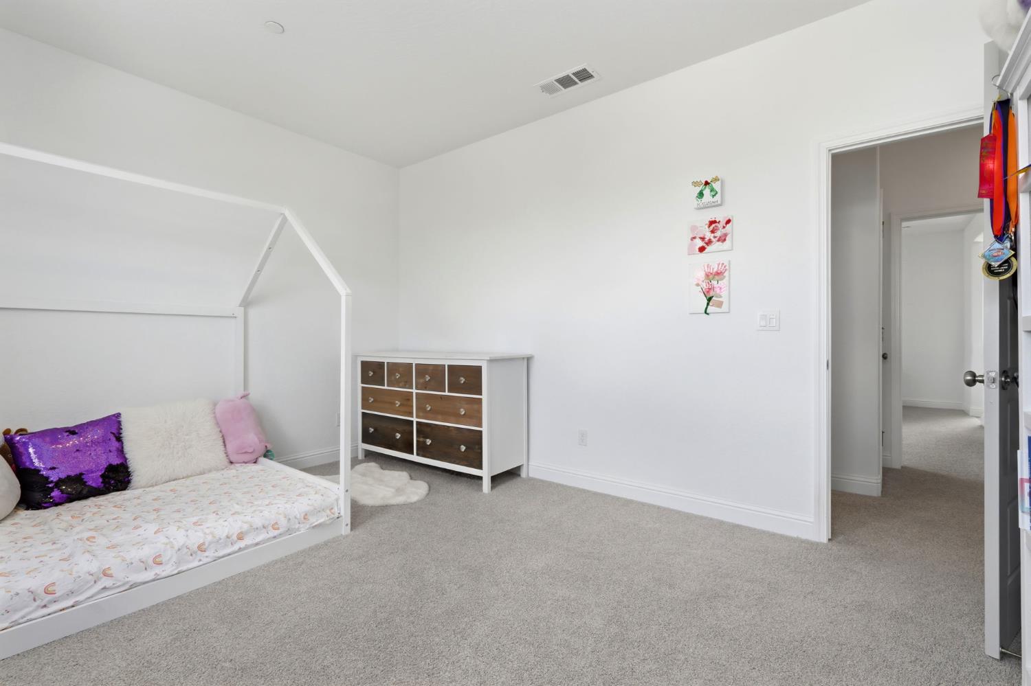 2429 W Claridge Way, Hanford, CA 93230