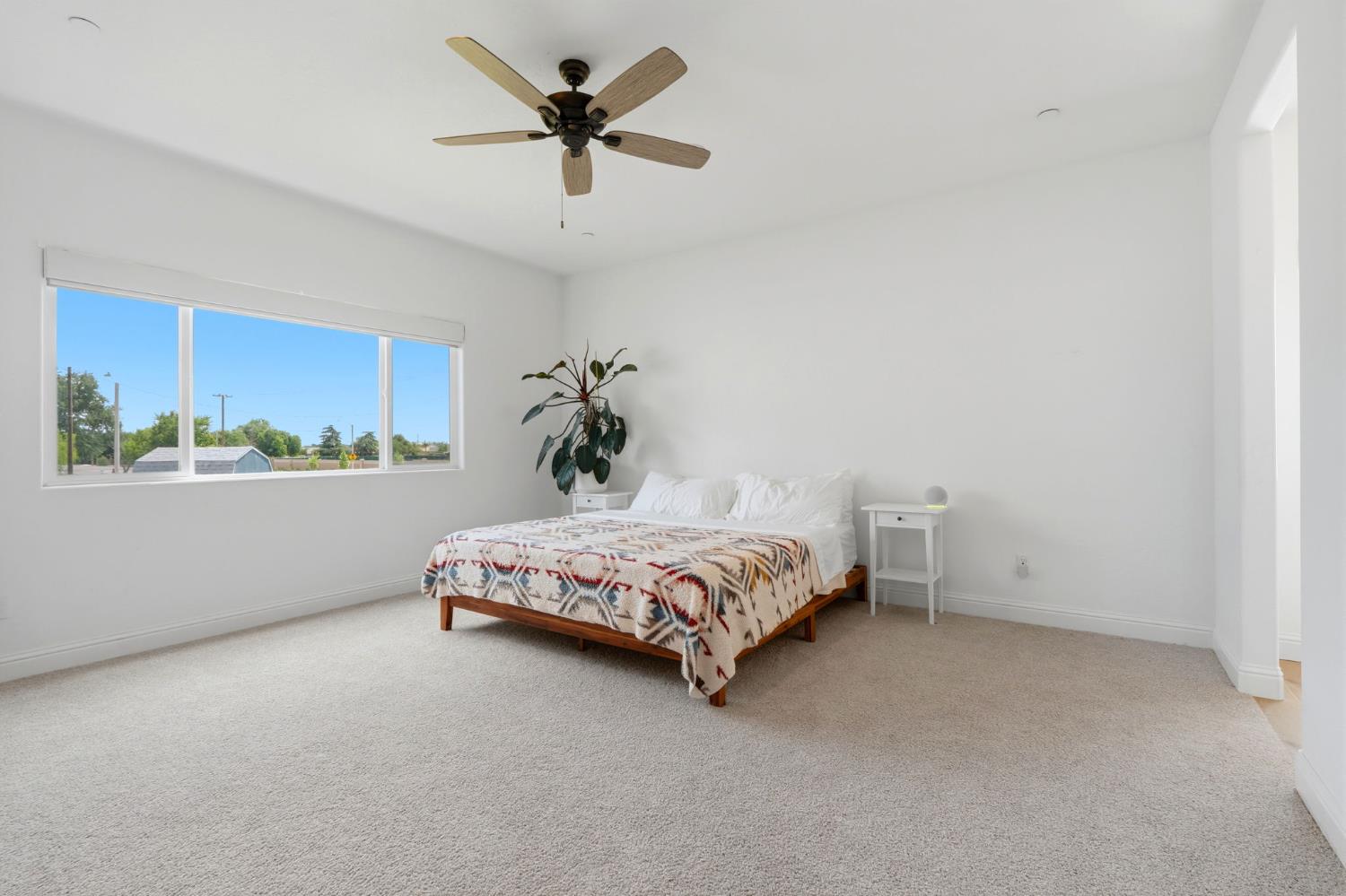 2429 W Claridge Way, Hanford, CA 93230