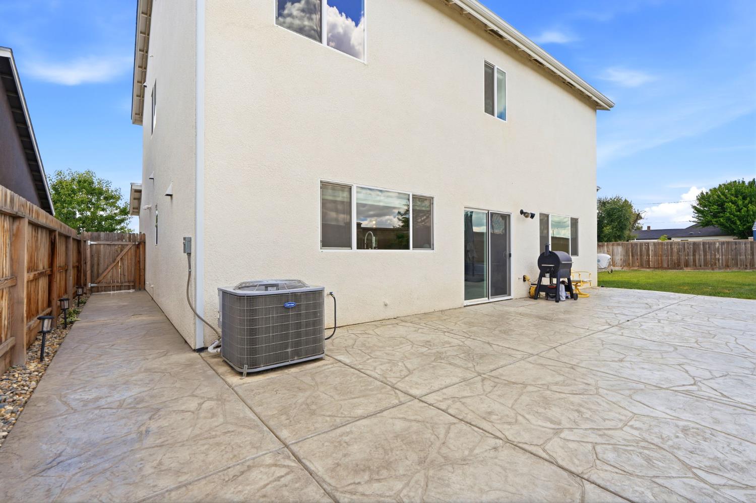 2429 W Claridge Way, Hanford, CA 93230