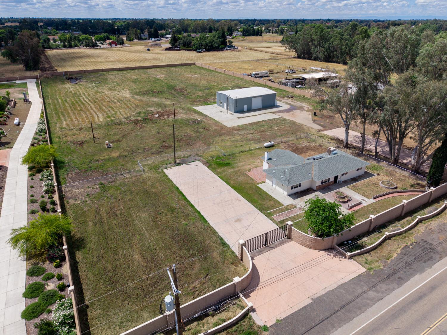 12447 E Herndon Ave, Clovis, CA 93619