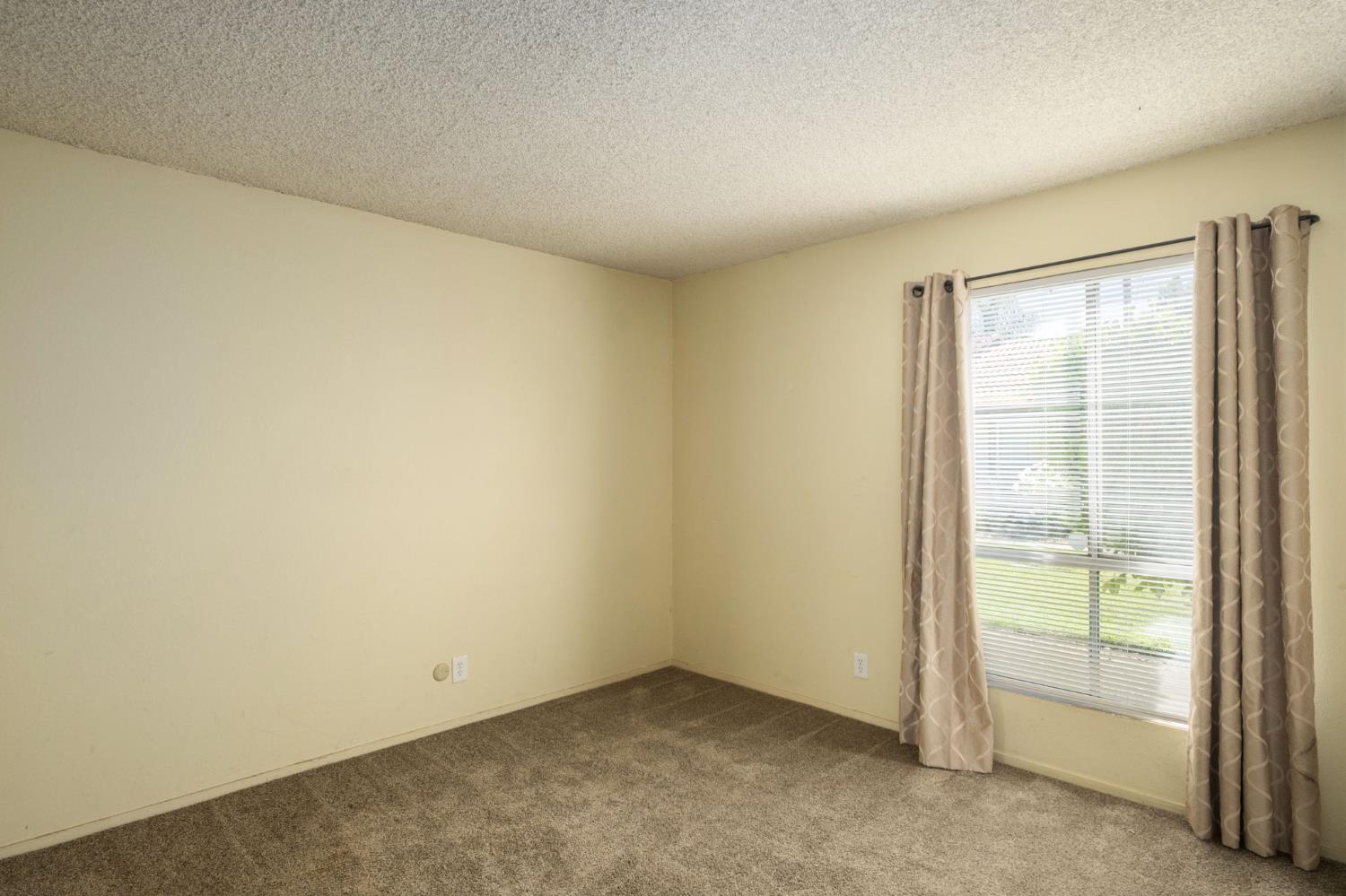 317 W Sierra Ave #114, Fresno, CA 93704