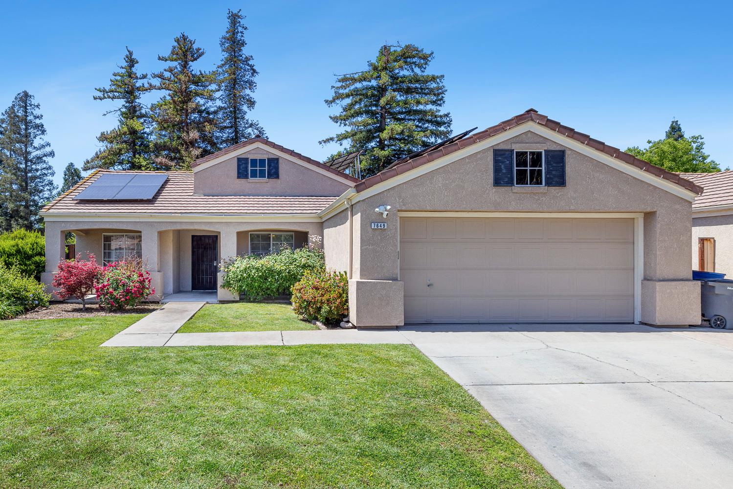 7649 N Baird Ave, Fresno, CA 93720