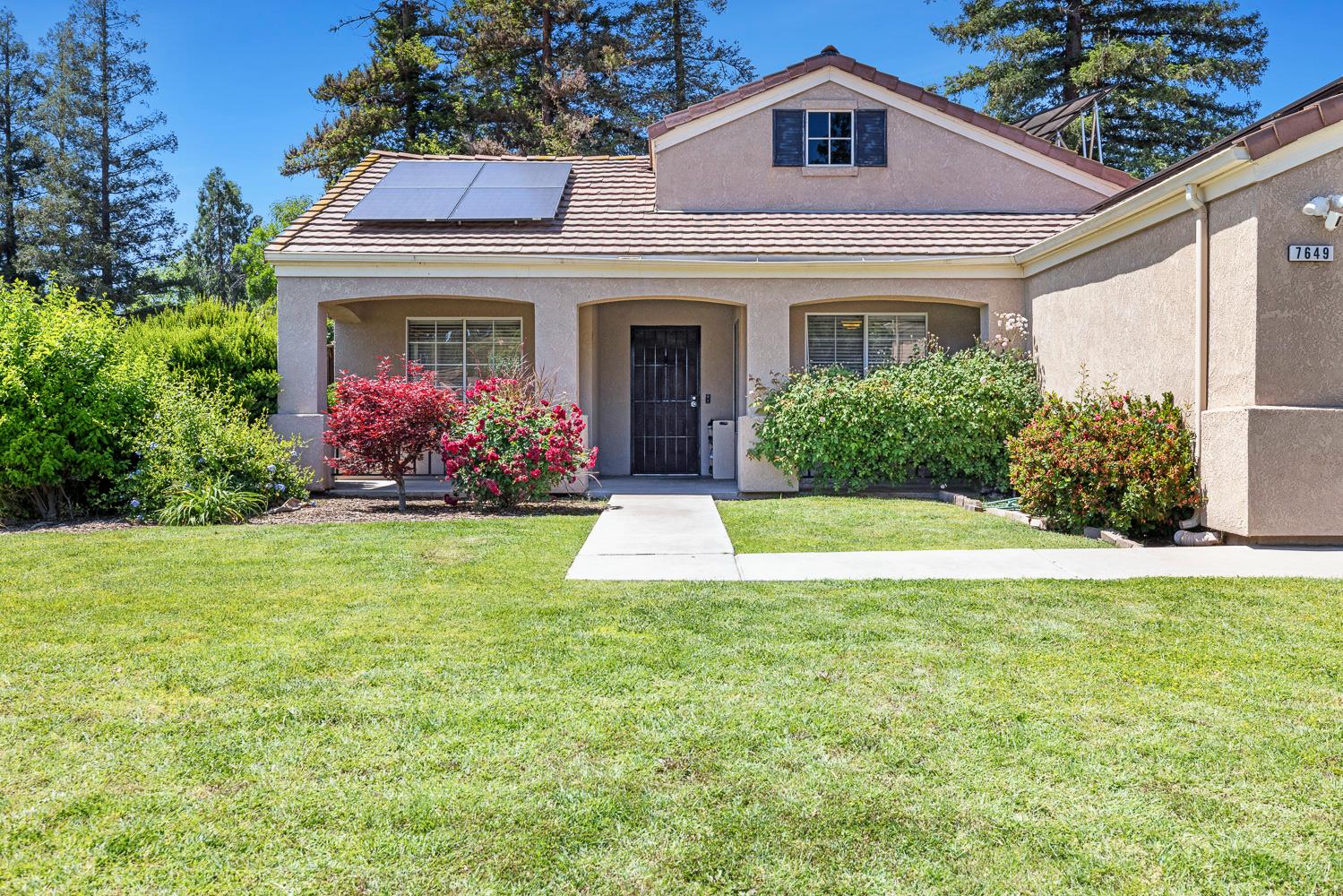 7649 N Baird Ave, Fresno, CA 93720