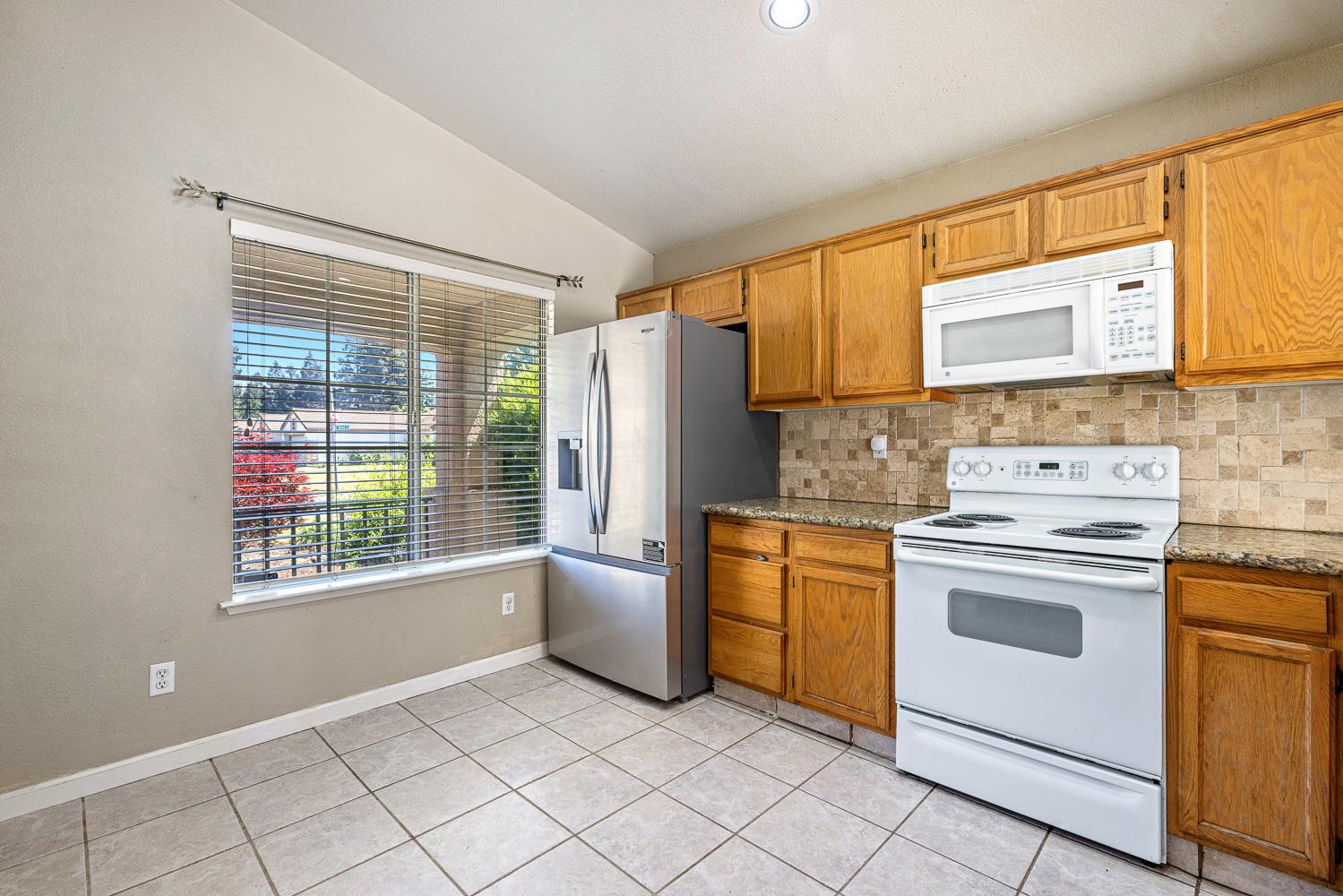 7649 N Baird Ave, Fresno, CA 93720