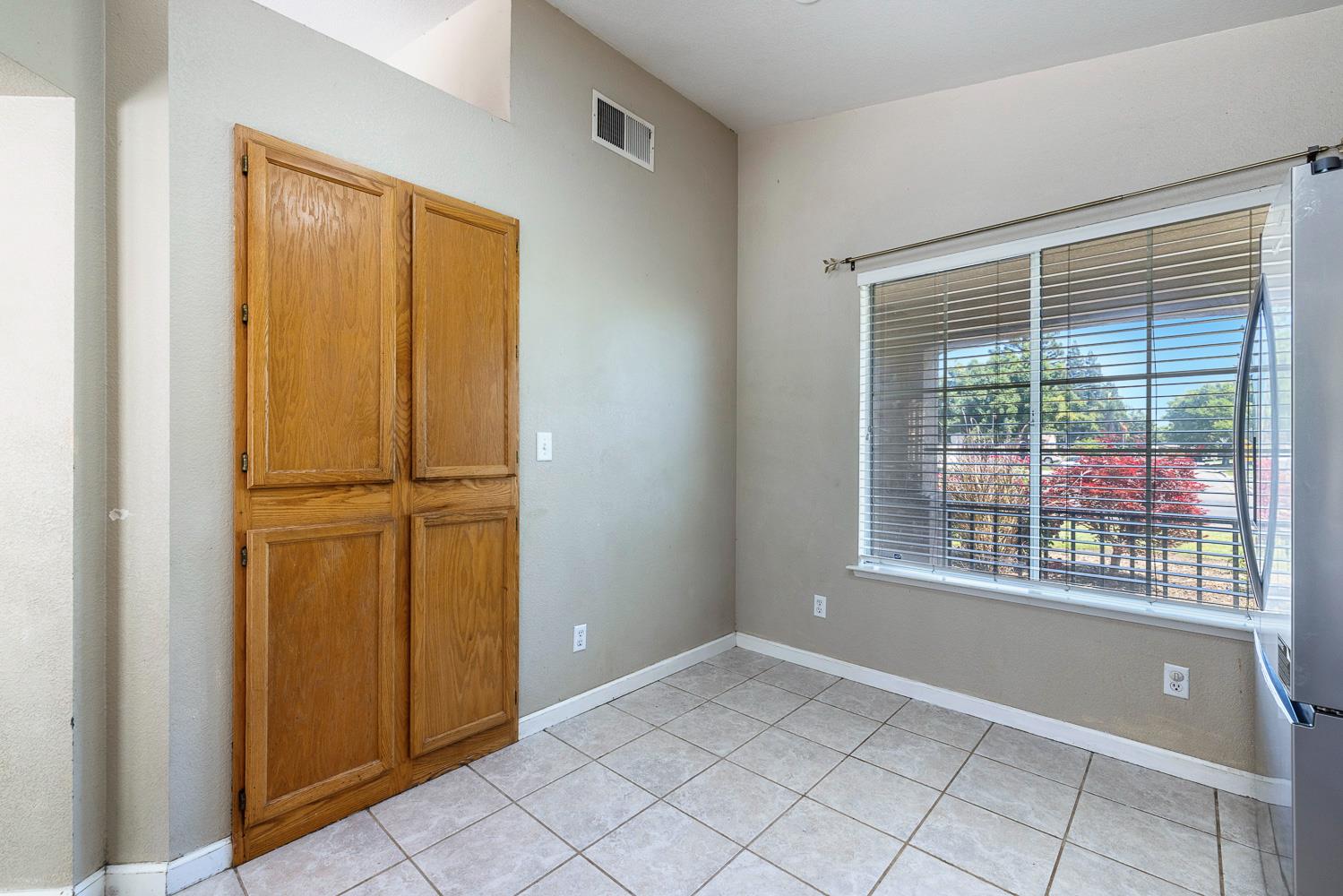 7649 N Baird Ave, Fresno, CA 93720