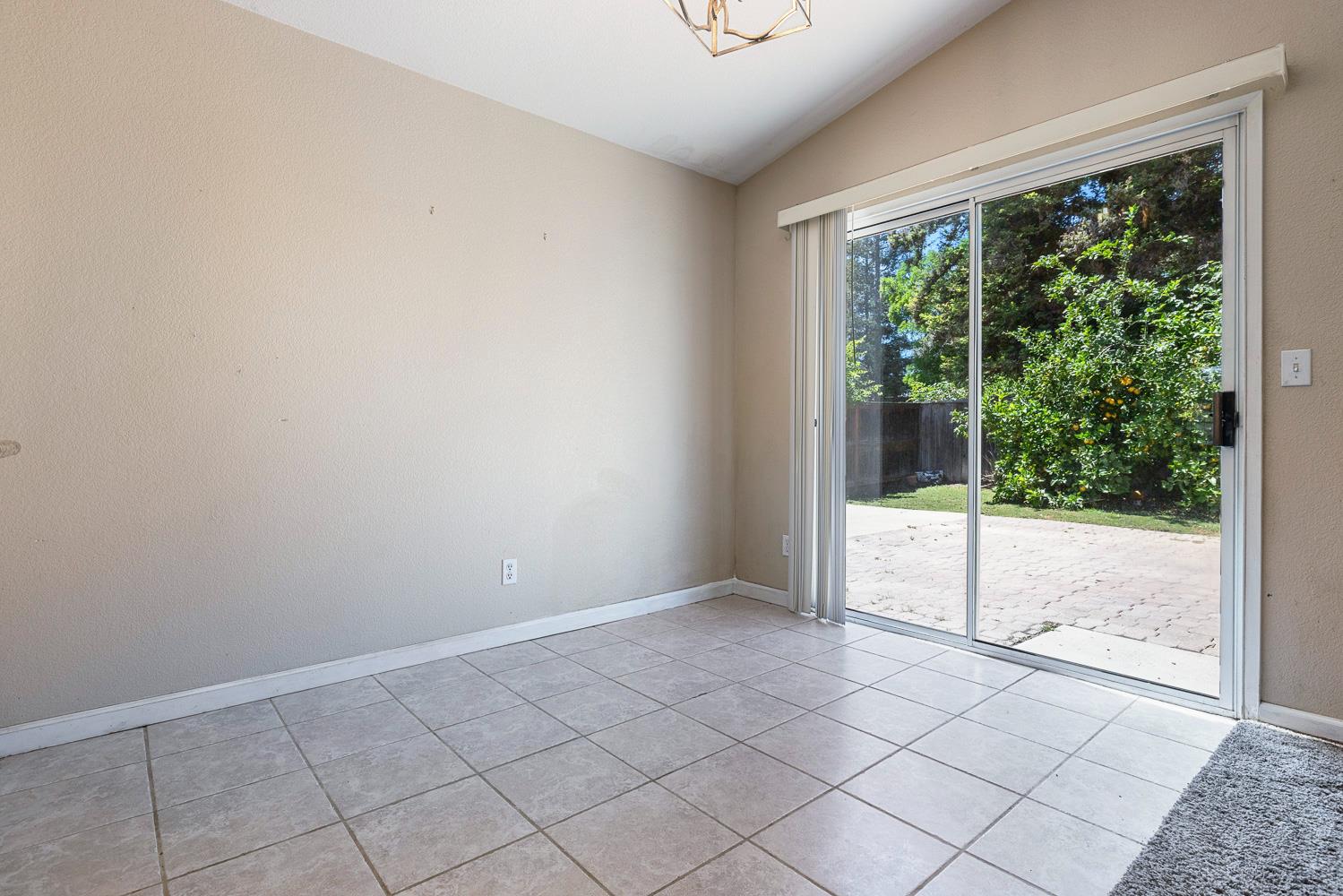 7649 N Baird Ave, Fresno, CA 93720