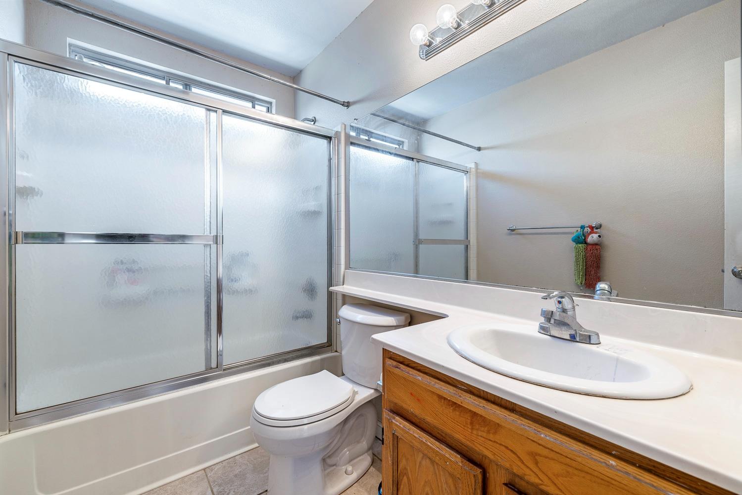 7649 N Baird Ave, Fresno, CA 93720