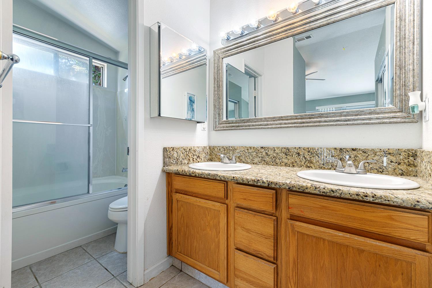 7649 N Baird Ave, Fresno, CA 93720