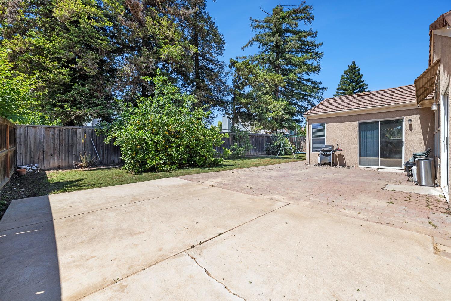 7649 N Baird Ave, Fresno, CA 93720