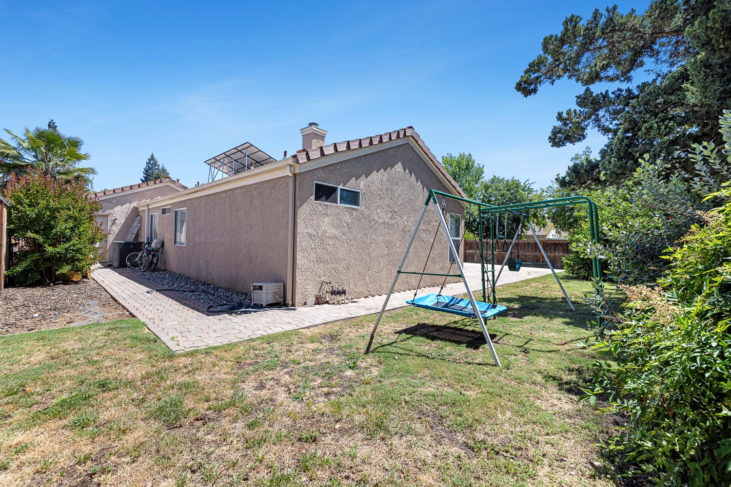 7649 N Baird Ave, Fresno, CA 93720