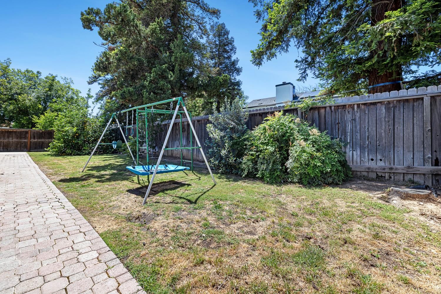 7649 N Baird Ave, Fresno, CA 93720