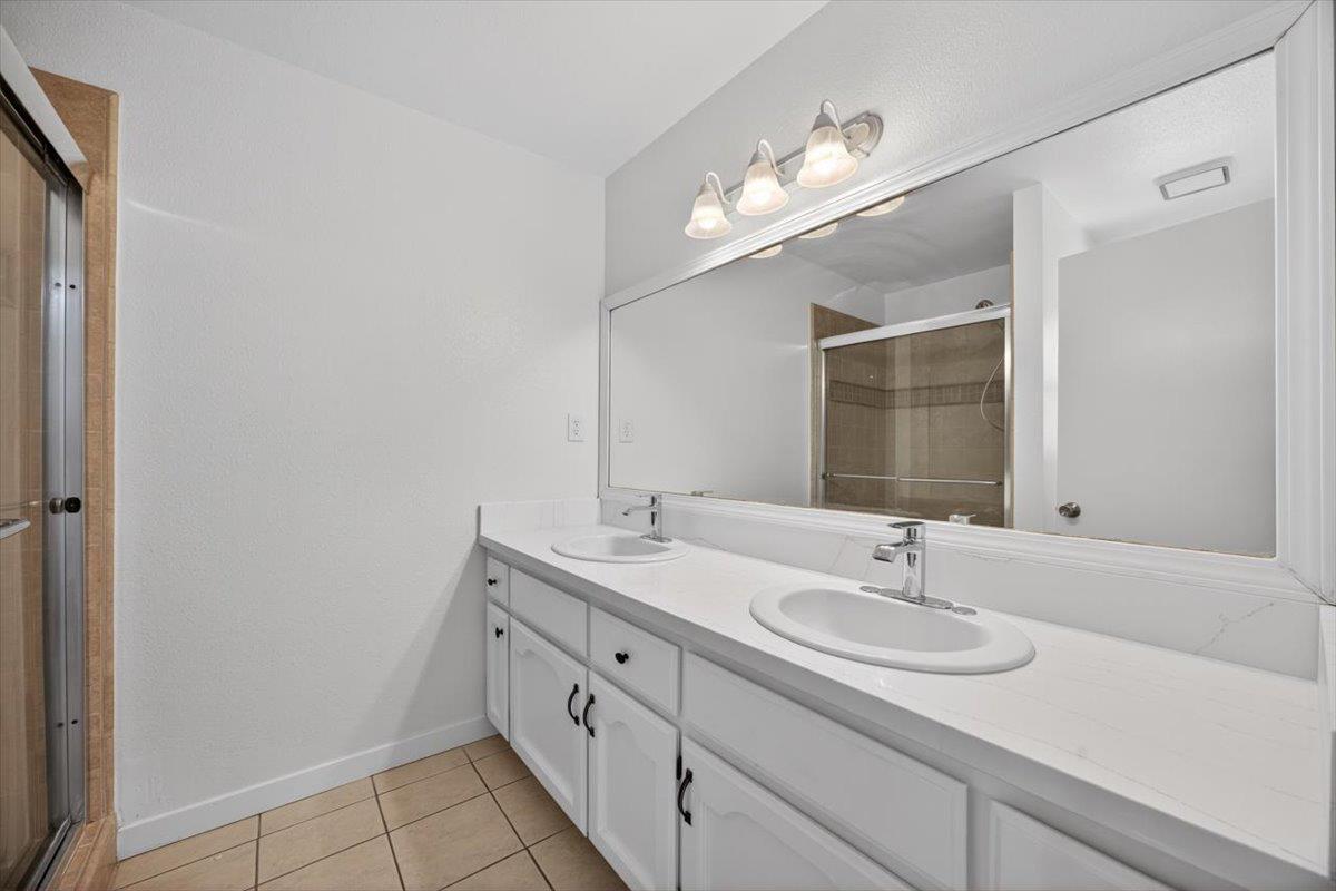 3670 W Fedora Ave, Fresno, CA 93722