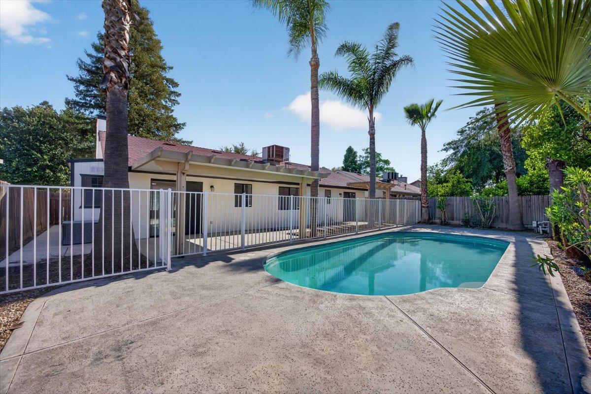3670 W Fedora Ave, Fresno, CA 93722