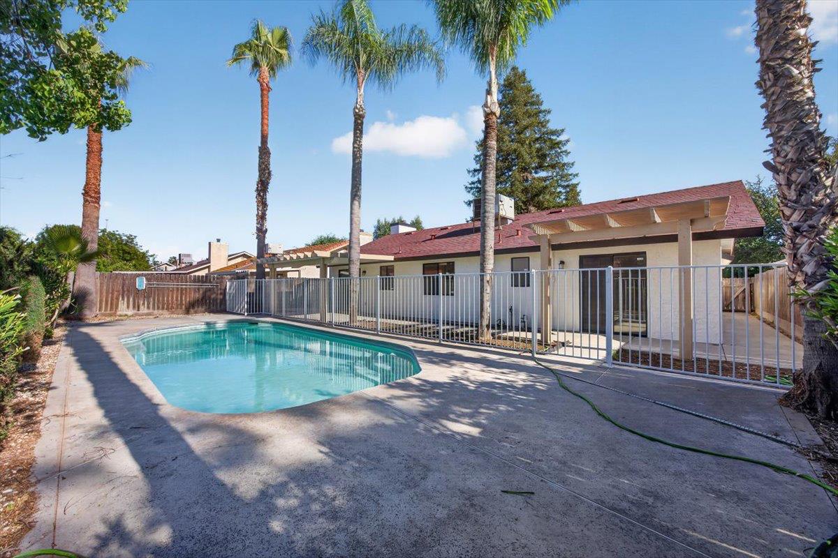 3670 W Fedora Ave, Fresno, CA 93722