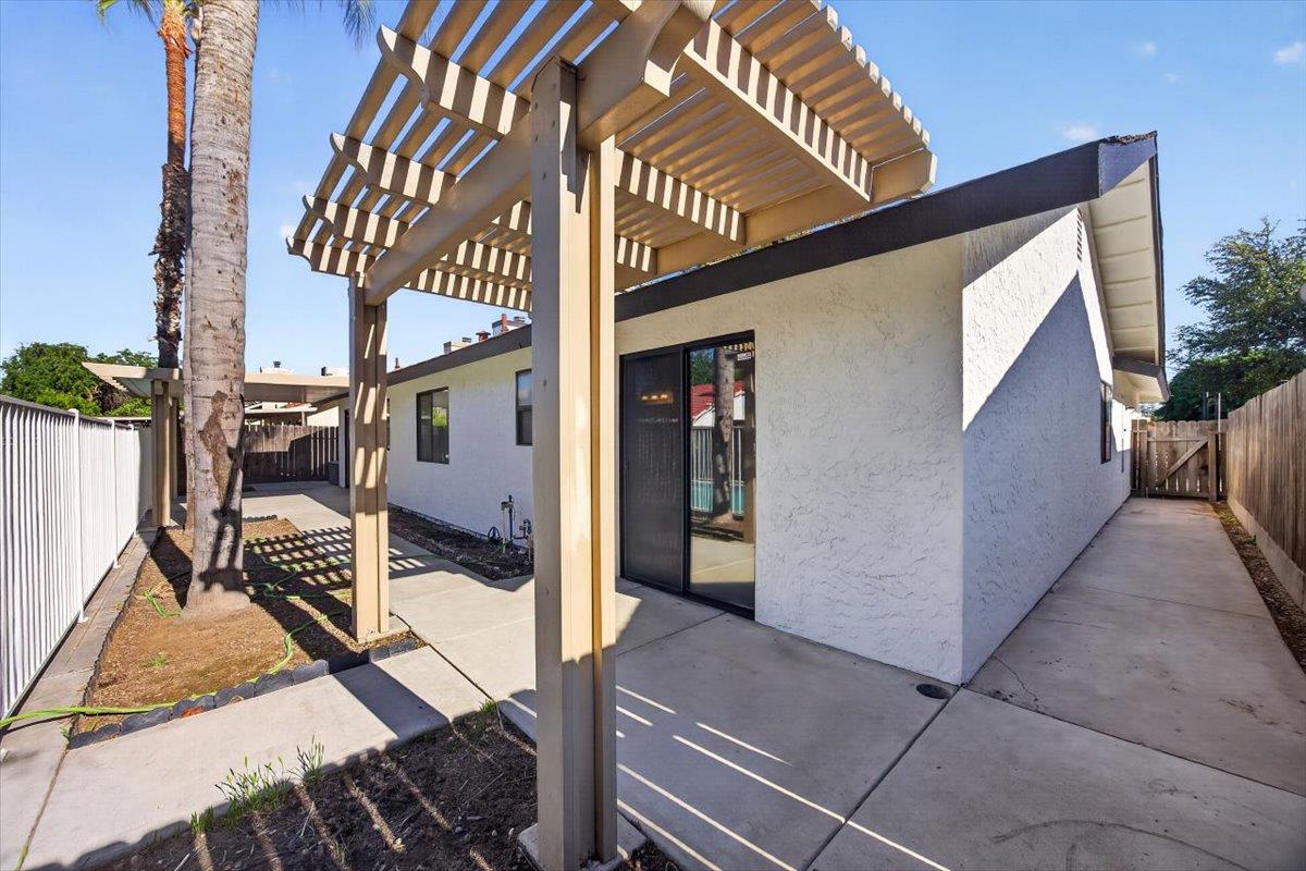 3670 W Fedora Ave, Fresno, CA 93722