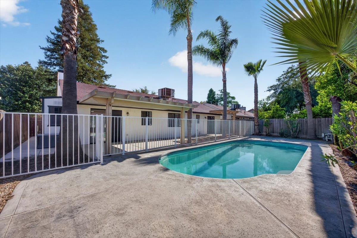 3670 W Fedora Ave, Fresno, CA 93722