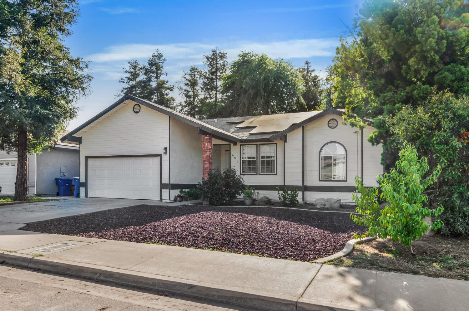 651 N Laverne Ave, Fresno, CA 93727