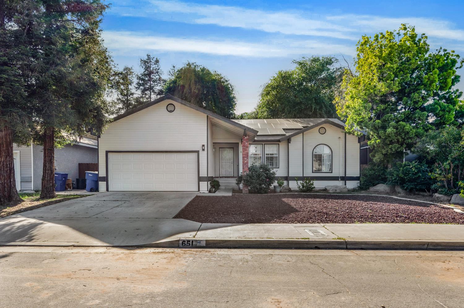 651 N Laverne Ave, Fresno, CA 93727