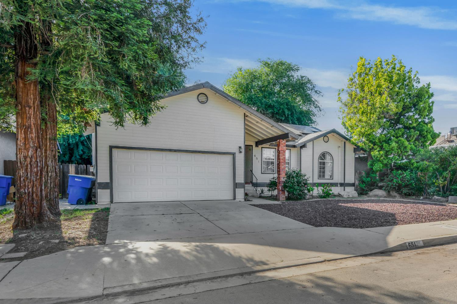 651 N Laverne Ave, Fresno, CA 93727