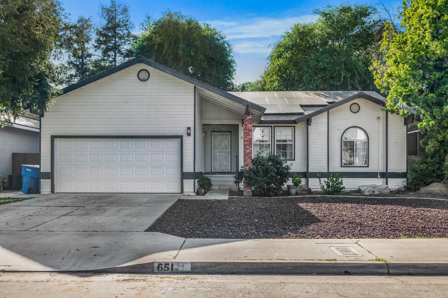 651 N Laverne Ave, Fresno, CA 93727