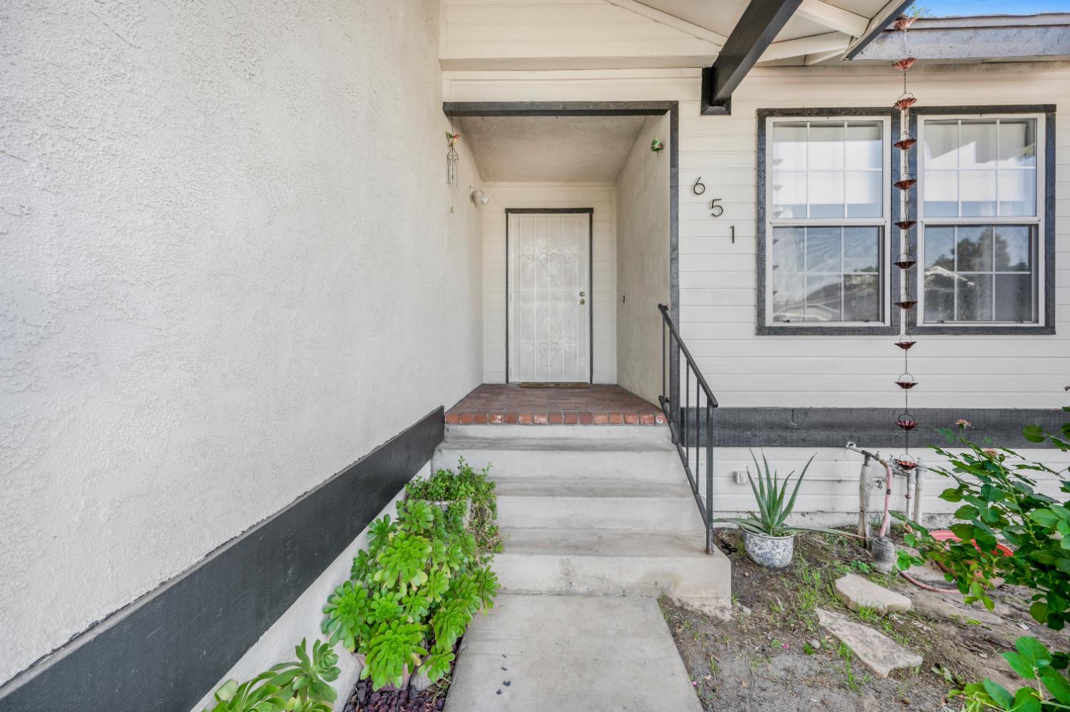 651 N Laverne Ave, Fresno, CA 93727