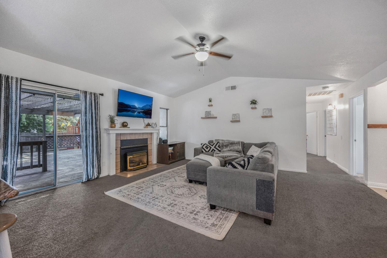 651 N Laverne Ave, Fresno, CA 93727