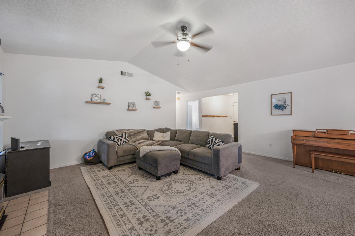 651 N Laverne Ave, Fresno, CA 93727