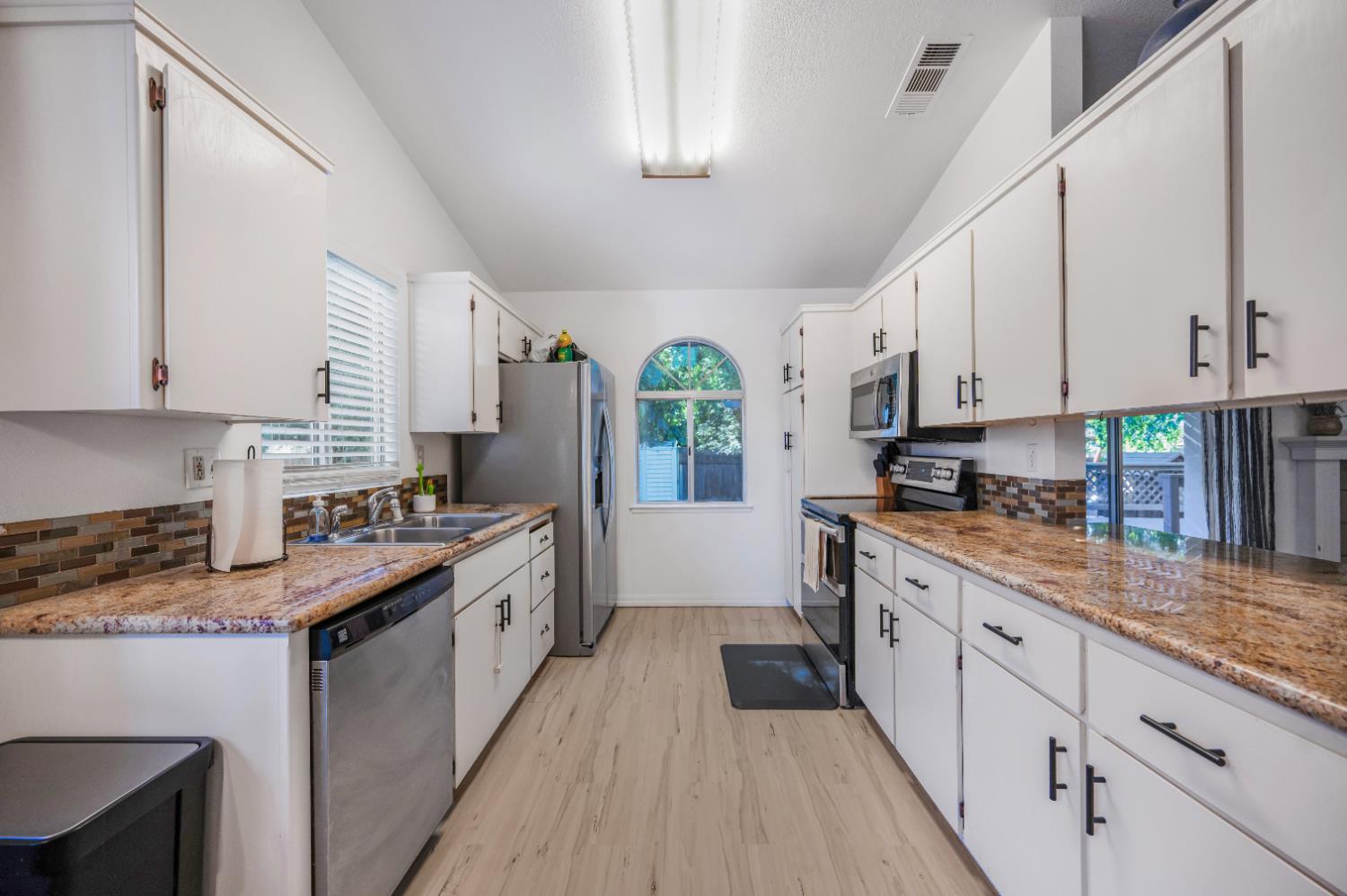 651 N Laverne Ave, Fresno, CA 93727