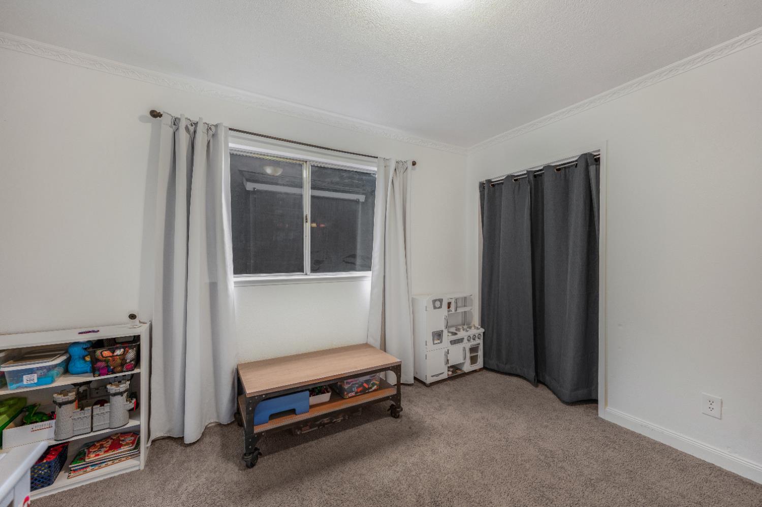 651 N Laverne Ave, Fresno, CA 93727