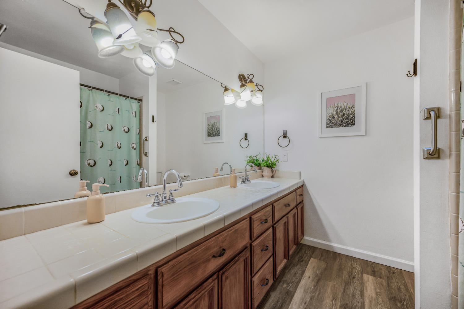 651 N Laverne Ave, Fresno, CA 93727