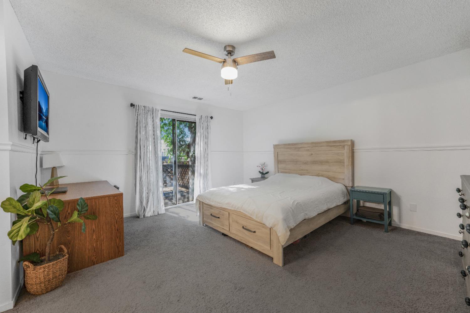 651 N Laverne Ave, Fresno, CA 93727