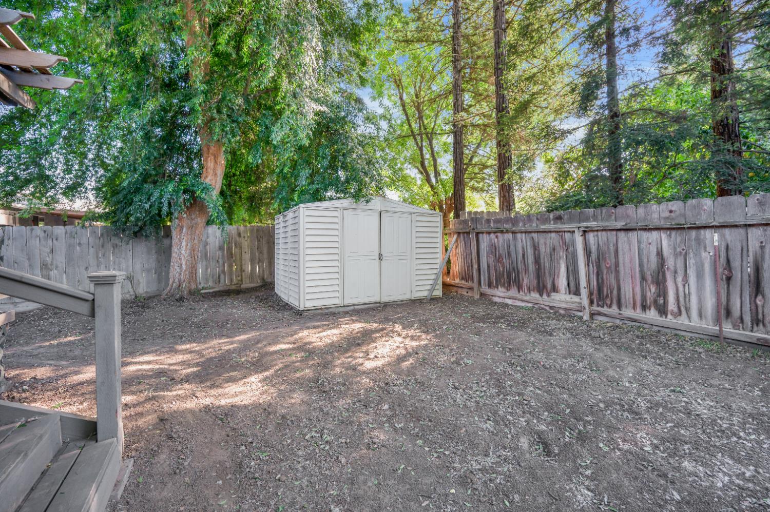 651 N Laverne Ave, Fresno, CA 93727