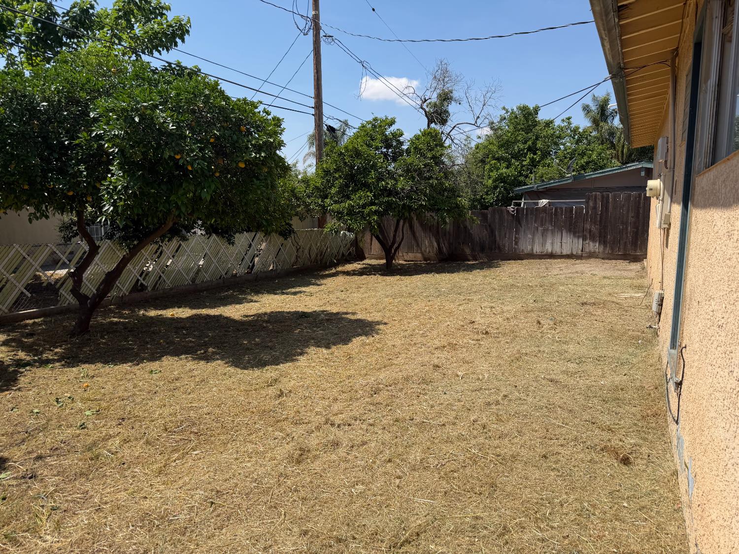 877 E Thurman Ave, Porterville, CA 93257