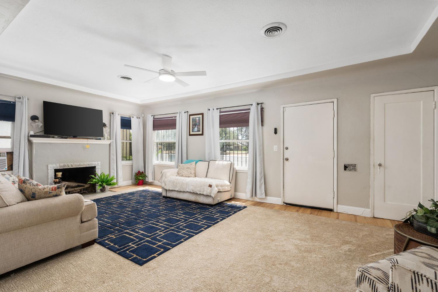 4025 E Tulare St, Fresno, CA 93702