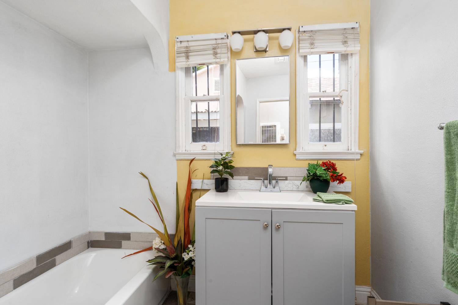 4025 E Tulare St, Fresno, CA 93702