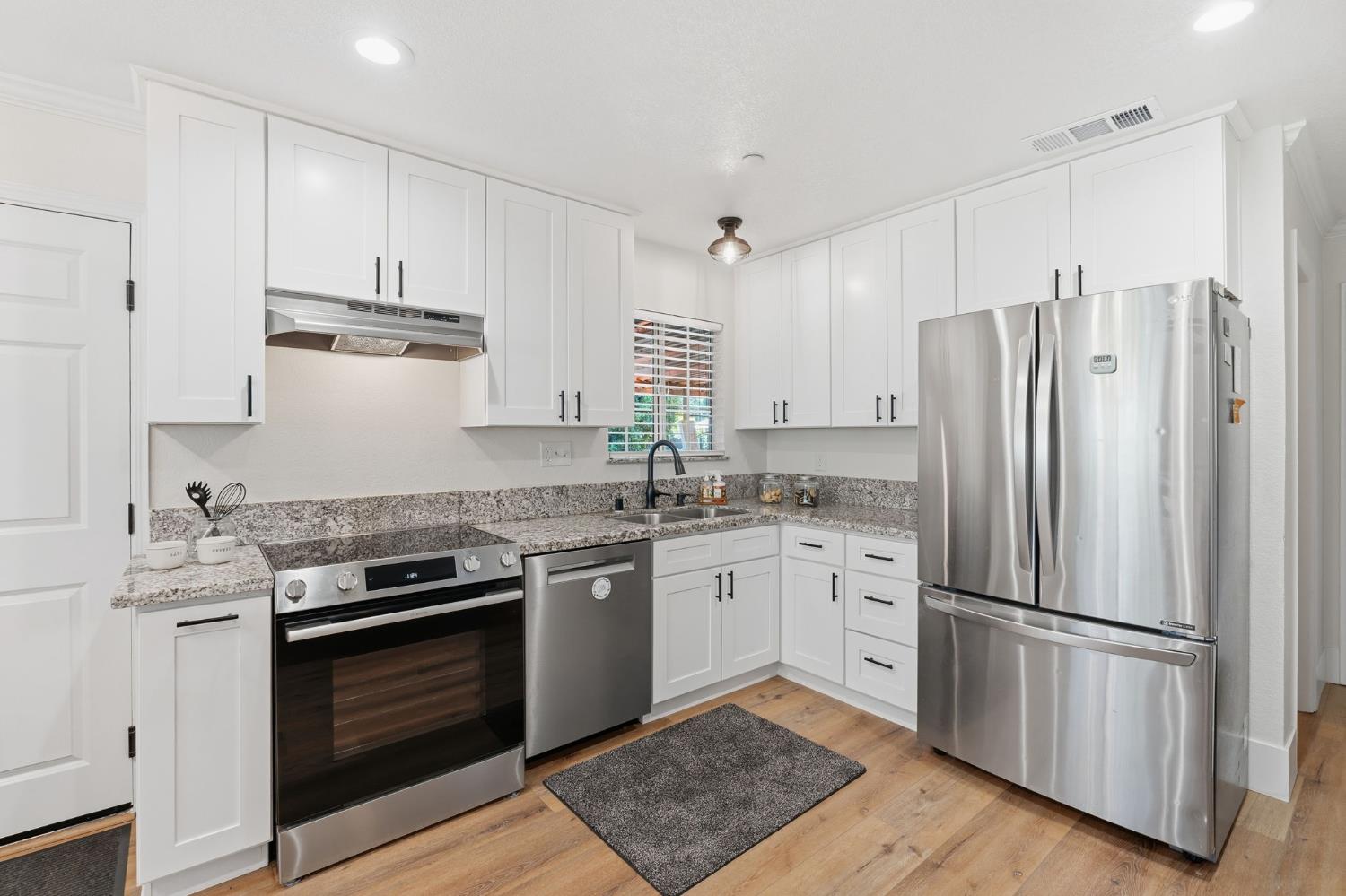 2438 E Santa Ana Ave, Fresno, CA 93726