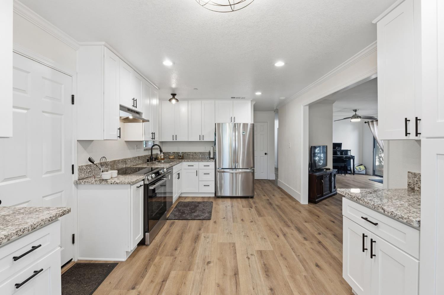 2438 E Santa Ana Ave, Fresno, CA 93726