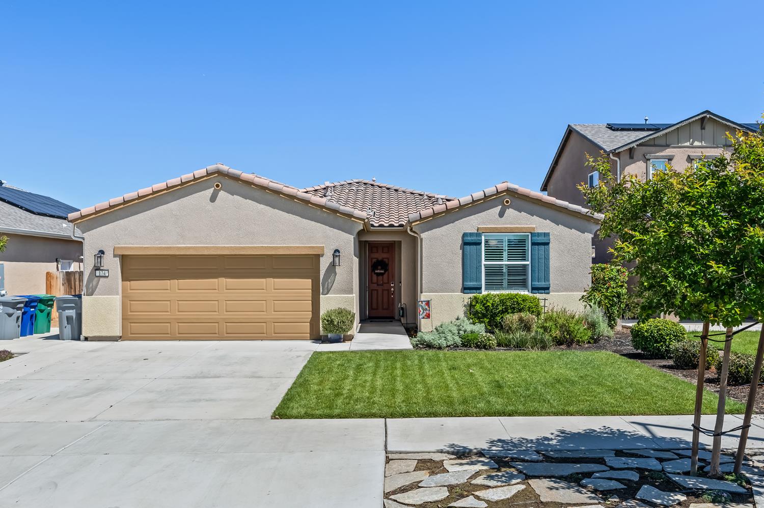 174 S Karen Ave, Kerman, CA 93630