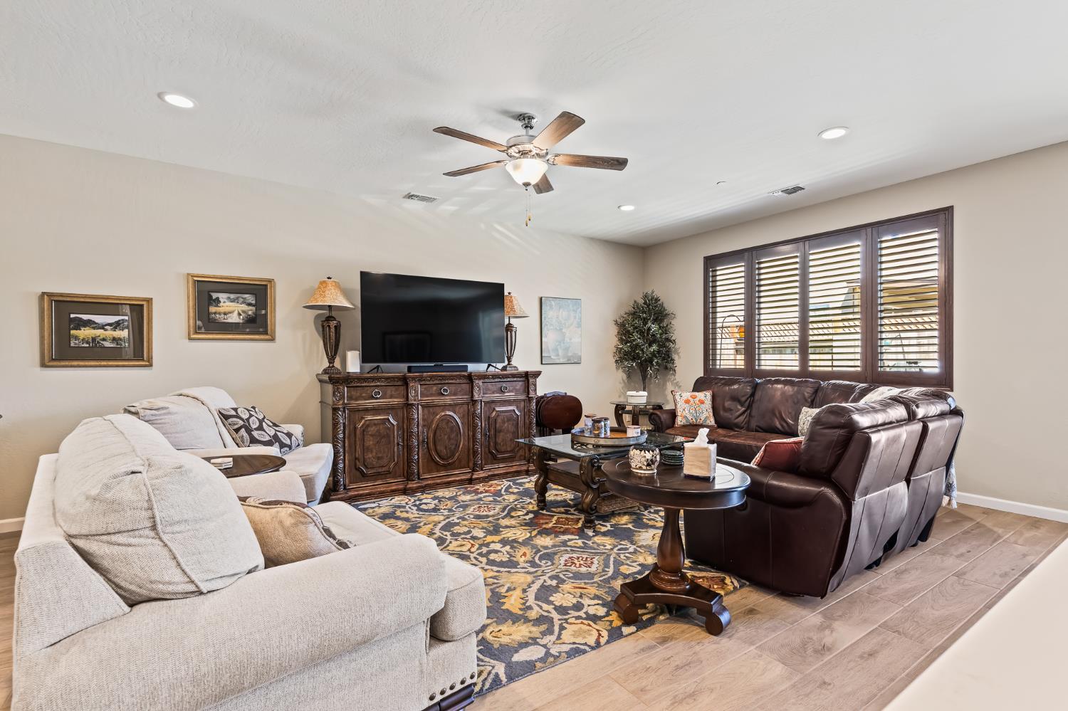 174 S Karen Ave, Kerman, CA 93630