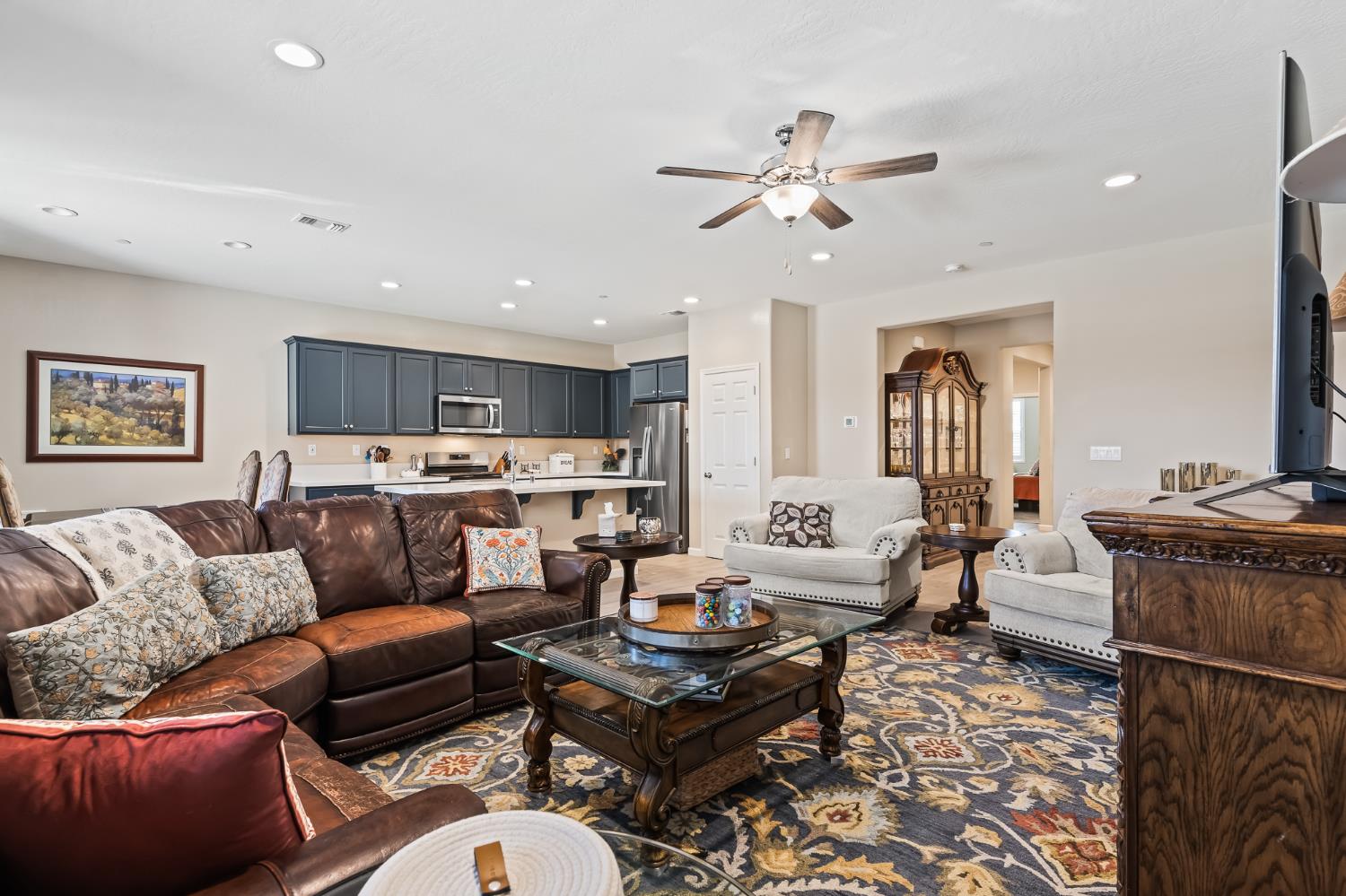 174 S Karen Ave, Kerman, CA 93630