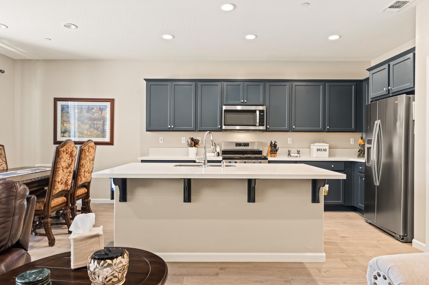 174 S Karen Ave, Kerman, CA 93630