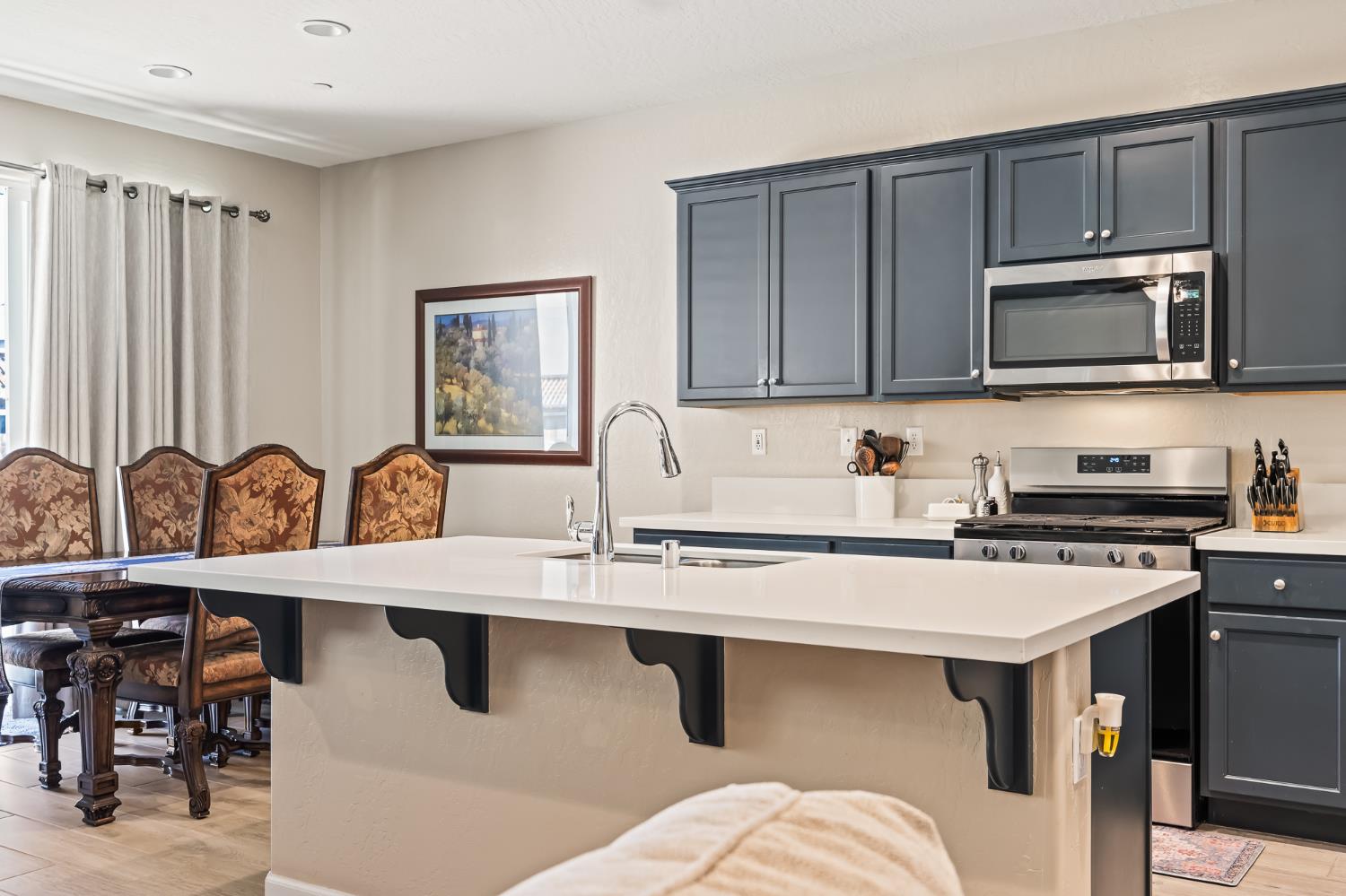 174 S Karen Ave, Kerman, CA 93630