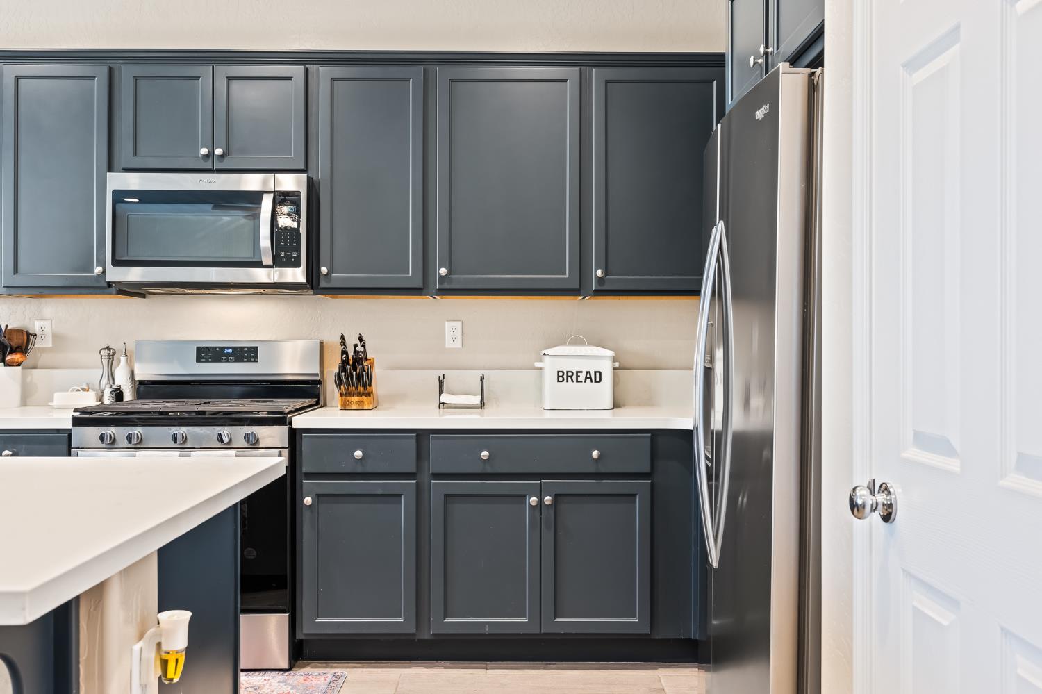 174 S Karen Ave, Kerman, CA 93630